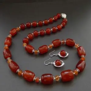 Бусы из сердолика — украшение, которое дарит здоровье