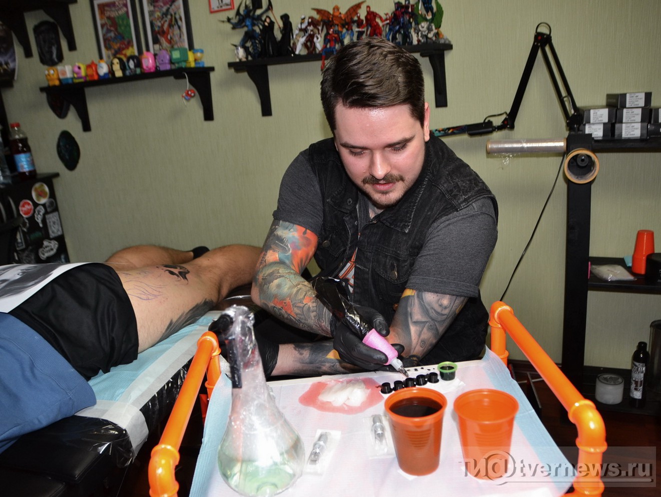 Čo tetovači nenávidia: 13 vecí, ktoré klienti robia a ktoré každý tatér neznáša