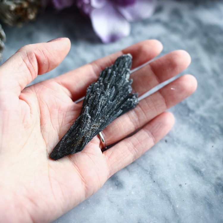 Black kyanite
