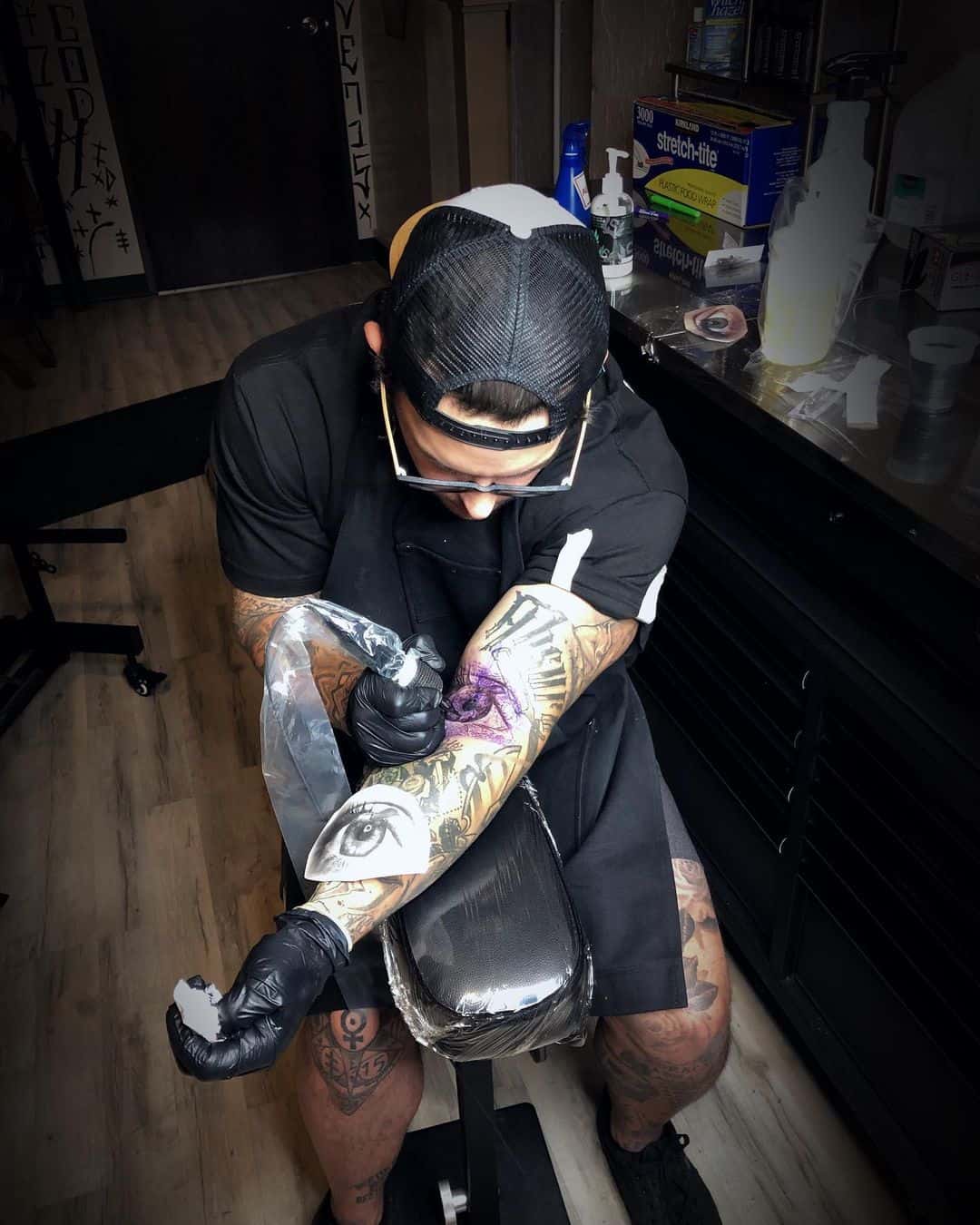 Как сделать себе татуировку: вы действительно можете это сделать?