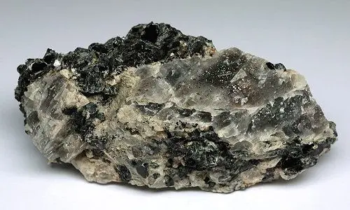 Какая разница между цирконом и цирконием