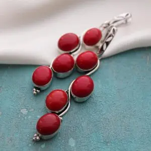 Какие бывают украшения из красного коралла