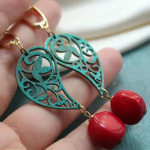 Какие бывают украшения из красного коралла