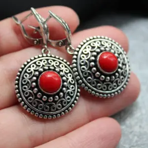 Какие бывают украшения из красного коралла