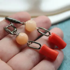 Какие бывают украшения из красного коралла