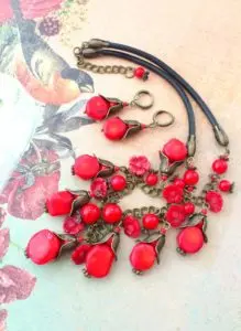 Какие бывают украшения из красного коралла