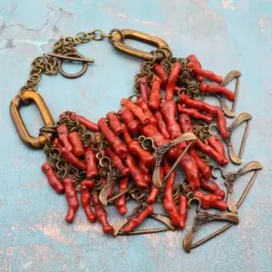 Какие бывают украшения из красного коралла