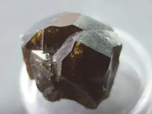 Камень андрадит