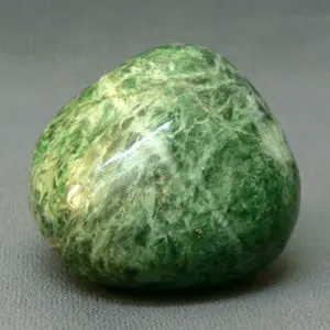 Камень жадеит