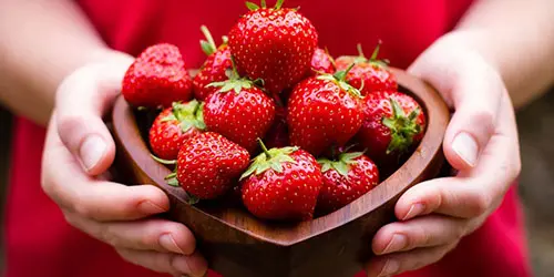 Strawberries a cikin mafarki yana nufin sa'a a cikin soyayya. Amma ba kawai! Me kuma ke ɗauke da irin wannan mafarkin?