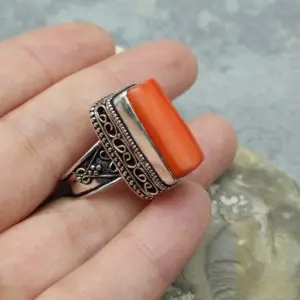 Кольцо с кораллом
