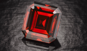 Красный алмаз