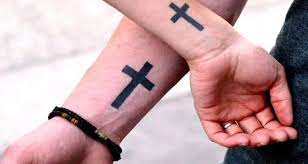 крест маленькие татуировки для мужчин