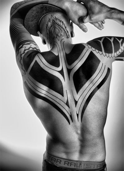 Beste moderne tatoveringsdesignideer – Tribal Back Tattoo