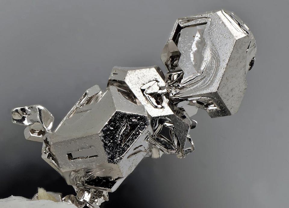 Platinum - pruprietà di un metallu nobili