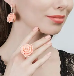 Серьги с кораллом — красота из морских пучин
