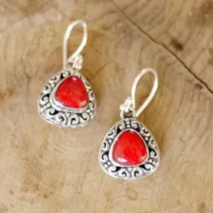 Серьги с кораллом — красота из морских пучин