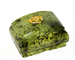 Шкатулка из змеевика