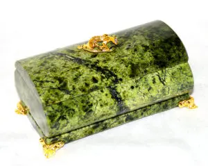 Шкатулка из змеевика