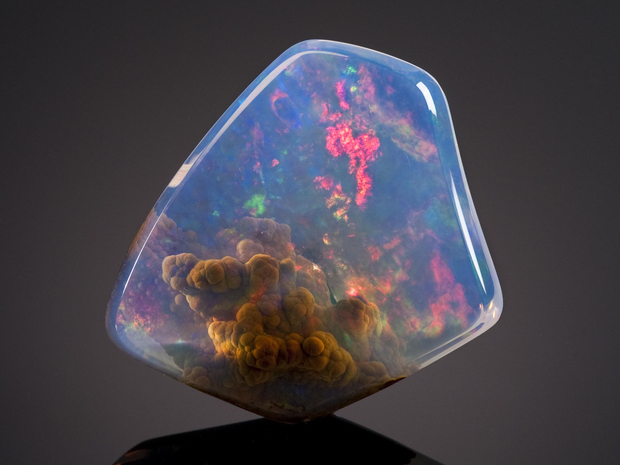 Egenskaper, fordeler og fordeler med opal