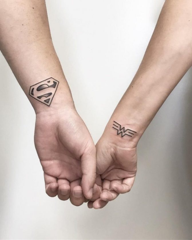 Tatuaje de anillo de bíceps - Modern Image Ideas