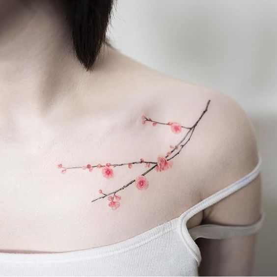 櫻花脖子紋身 – 花式照片設計理念
