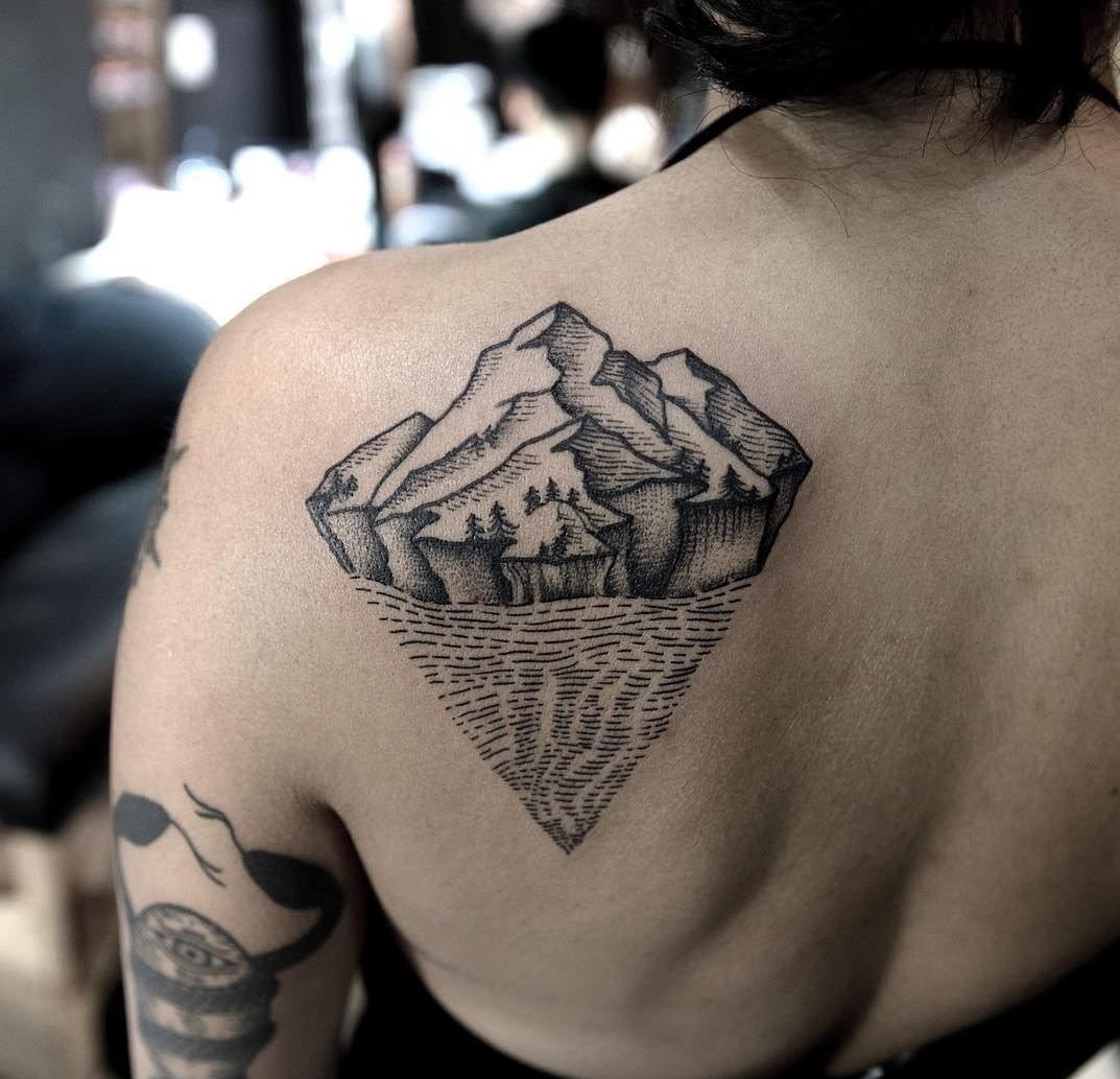 Mountain Tattoos: Symbolism och 40+ bästa designidéer för 2021