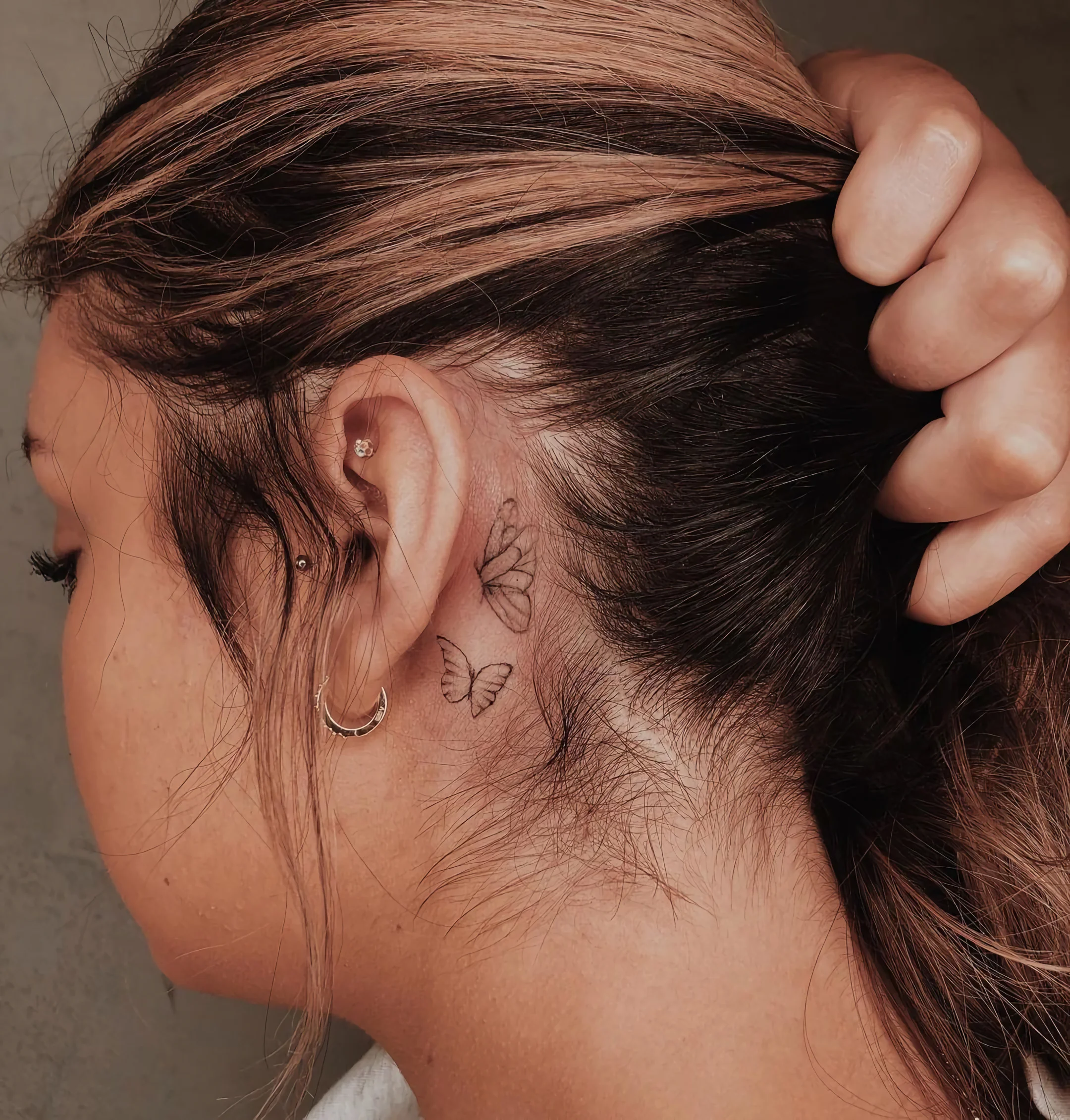 耳後紋身：它們到底有多痛？