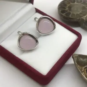 Украшения из розового кварца