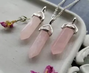 Украшения из розового кварца