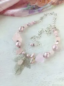 Украшения из розового кварца