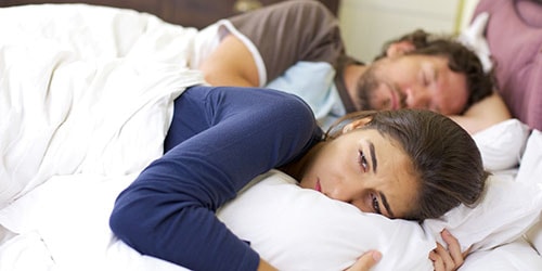 Waren Sie in Ihrem Traum mit jemandem im Bett? Die Traumdeutung rät: Schauen Sie sich Ihre Konten genauer an