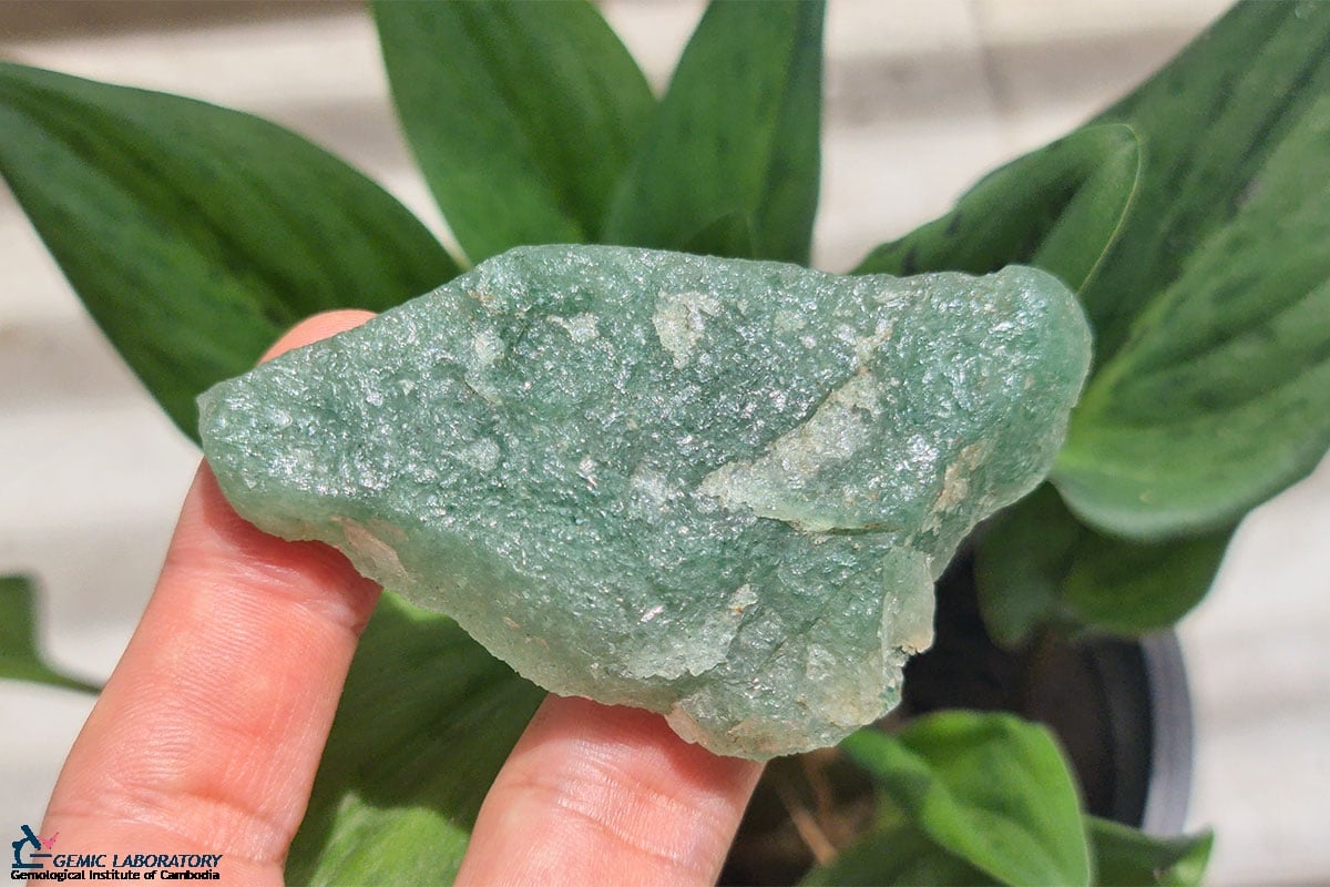 Зеленый камень авантюрин