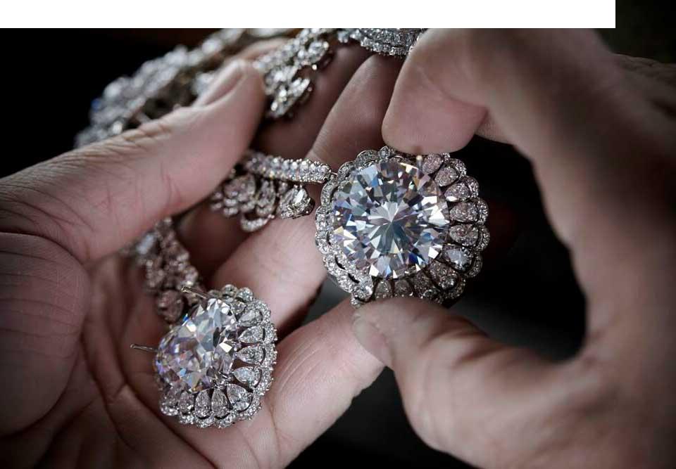 Как правильно чистить украшения с бриллиантами и сами бриллианты?