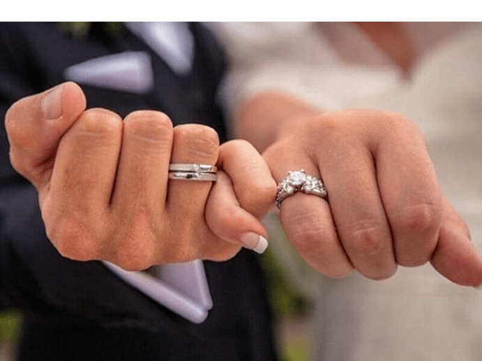 Siapa yang patut membeli dan siapa yang perlu membayar cincin perkahwinan?