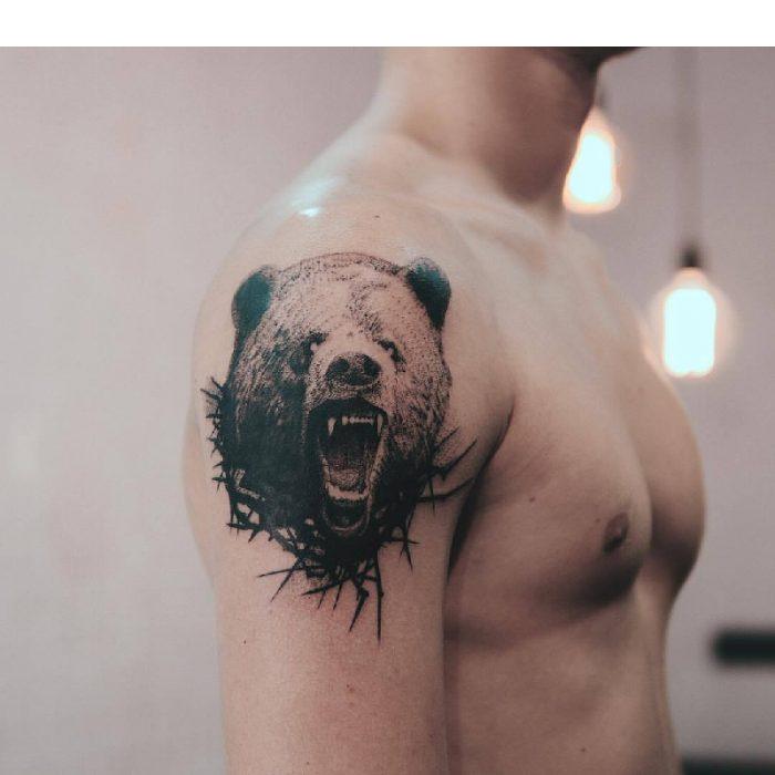 Tattoo Bear - Tattoos do Dhaoine Trom agus Láidre i gCarachtar