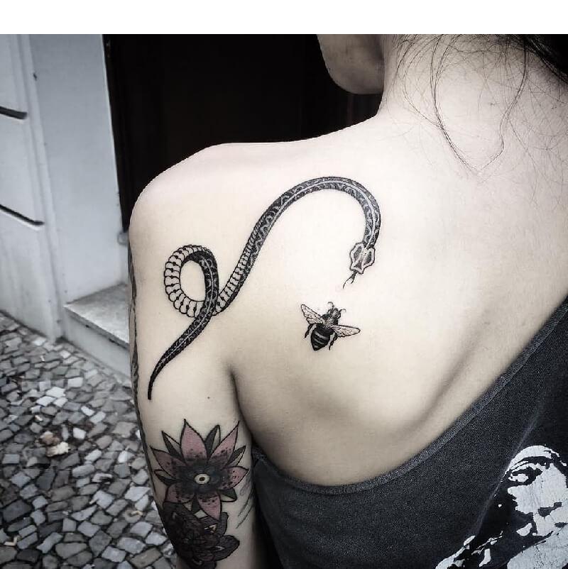 Tetovaža zmije - drevni simbol beskonačnosti u svijetu tetovaža